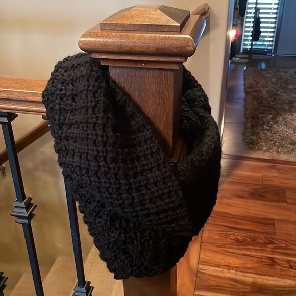 Gap Black Open Knit Short Infinity Scarf - Picture 5 of 5